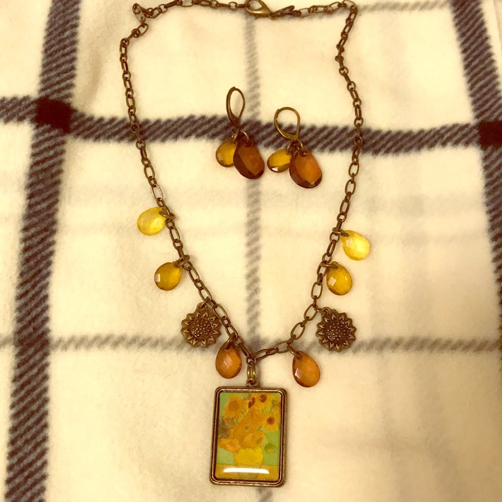 Sunflower 🌻 necklace with matching earrings.